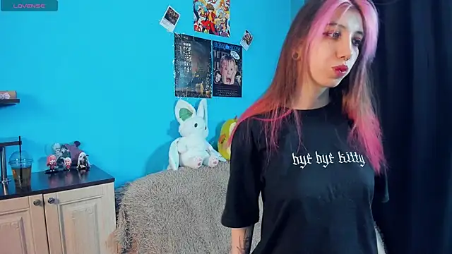 Snapshot of _Mindy_ chatting on March 2025 02:20:02 AM Mindy online show from March 2025 02:20:02 AM