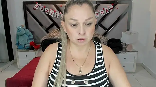 natalia5560 online show from September 2025 12:32:02 PM