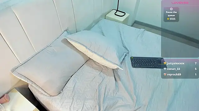 Snapshot of AbrilSonne chatting on February 2025 08:10:01 PM AbrilSonne online show from February 2025 08:10:01 PM