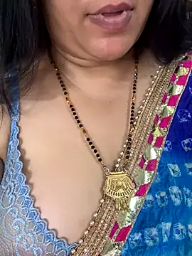 FlatVincy4 online show from October 2025 04:31:02 PM