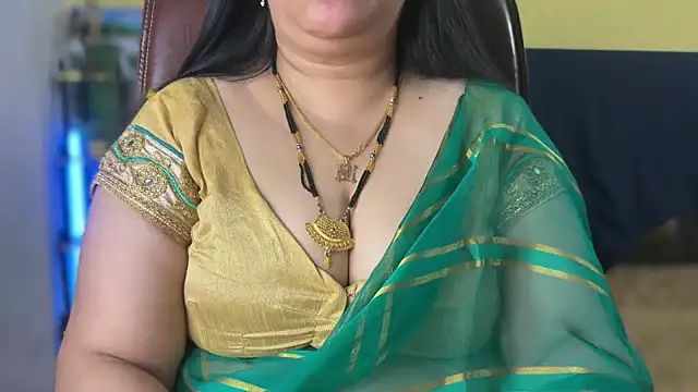 Snapshot of FlatVincy4 chatting on February 2026 04:17:02 AM FlatVincy4 online show from February 2026 04:17:02 AM