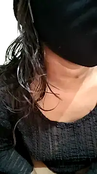 Snapshot of Looliya02 chatting on January 2025 11:26:02 AM Looliya02 online show from January 2025 11:26:02 AM