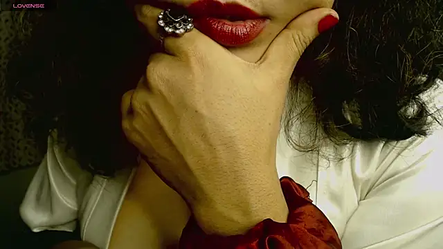 hot menka online show from November 2025 05:45:02 PM