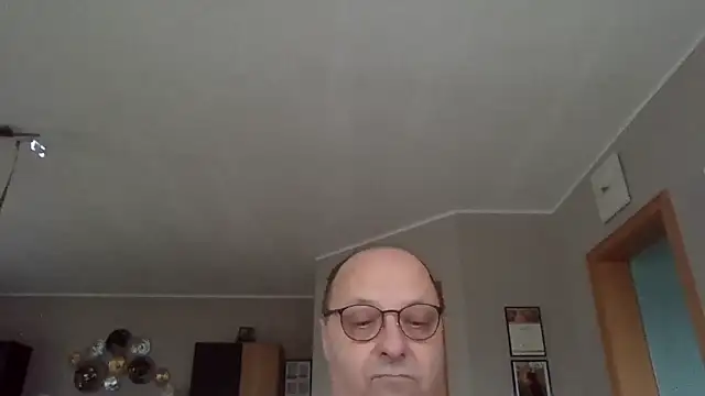 Snapshot of pumel60 chatting on February 2025 08:43:01 AM pumel60 online show from February 2025 08:43:01 AM
