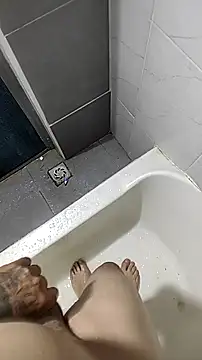 DTuannHallT online show from April 2026 12:10:01 PM