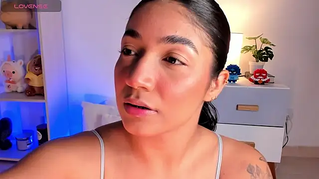 martina roldam online show from February 2025 12:19:01 AM