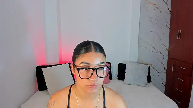 martina roldam online show from May 2026 04:08:01 AM