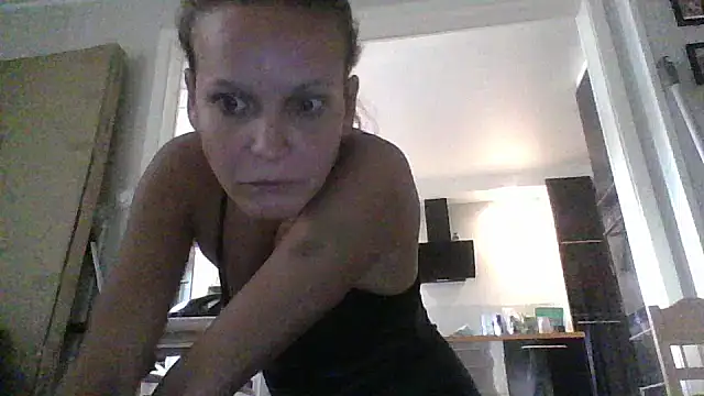 Snapshot of Kennethkine chatting on October 2025 08:37:01 AM Kennethkine online show from October 2025 08:37:01 AM