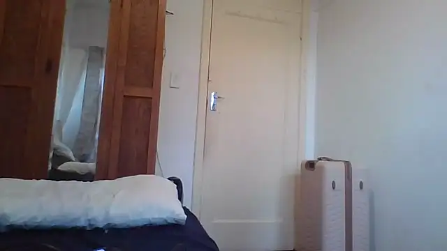 Snapshot of EROTIC_BARBIE28 chatting on November 2025 06:05:02 AM EROTIC BARBIE28 online show from November 2025 06:05:02 AM