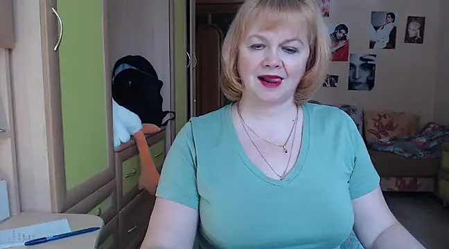Snapshot of vixey_fox chatting on January 2025 09:04:01 AM vixey fox online show from January 2025 09:04:01 AM