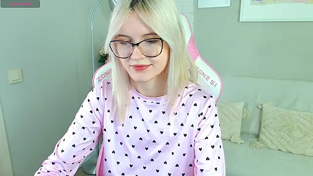 NellieLoyns online show from November 2025 05:18:01 PM