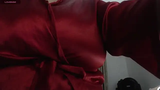 Snapshot of MommyHelpsmee chatting on October 2025 07:32:01 AM MommyHelpsmee online show from October 2025 07:32:01 AM