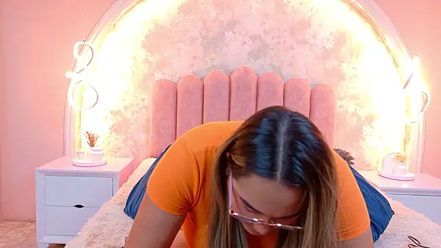 MiaLaurents online show from March 2026 03:12:01 AM