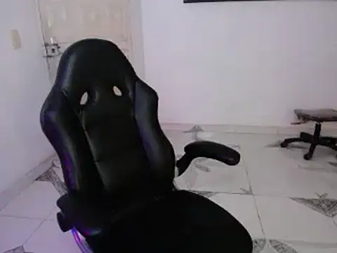 Snapshot of Clyde019 chatting on December 2024 09:06:02 AM Clyde019 online show from December 2024 09:06:02 AM