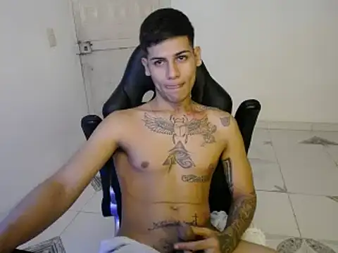 Snapshot of Clyde019 chatting on December 2024 01:15:02 AM Clyde019 online show from December 2024 01:15:02 AM