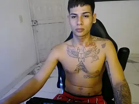 Snapshot of Clyde019 chatting on January 2025 05:33:01 AM Clyde019 online show from January 2025 05:33:01 AM