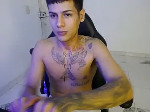 Snapshot of Clyde019 chatting on January 2025 01:53:01 AM Clyde019 online show from January 2025 01:53:01 AM