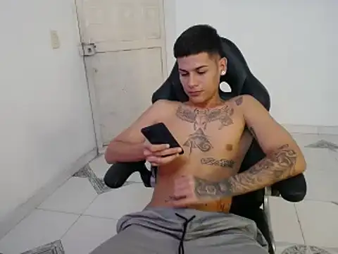 Snapshot of Clyde019 chatting on January 2025 05:16:02 PM Clyde019 online show from January 2025 05:16:02 PM