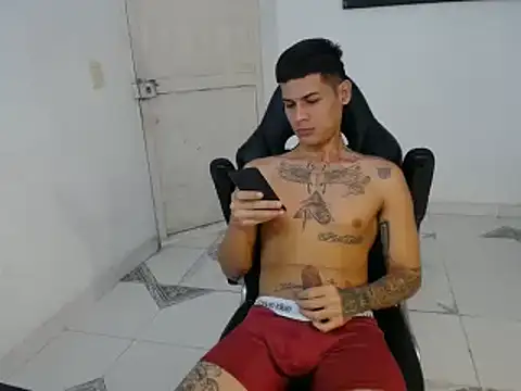 Snapshot of Clyde019 chatting on January 2025 02:47:01 PM Clyde019 online show from January 2025 02:47:01 PM