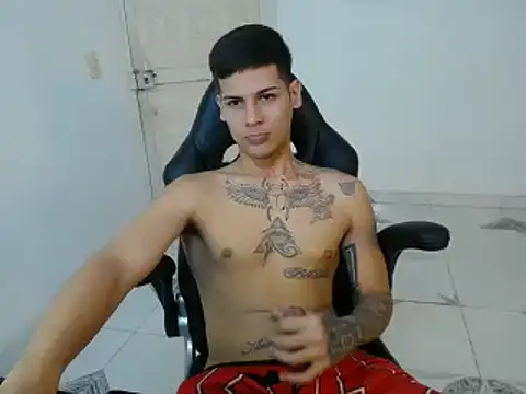 Snapshot of Clyde019 chatting on January 2025 04:30:02 PM Clyde019 online show from January 2025 04:30:02 PM