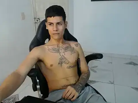 Snapshot of Clyde019 chatting on February 2025 08:13:02 PM Clyde019 online show from February 2025 08:13:02 PM