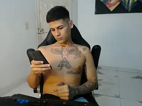 Snapshot of Clyde019 chatting on February 2025 09:29:01 PM Clyde019 online show from February 2025 09:29:01 PM