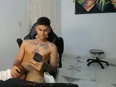 Snapshot of Clyde019 chatting on February 2025 01:15:01 AM Clyde019 online show from February 2025 01:15:01 AM