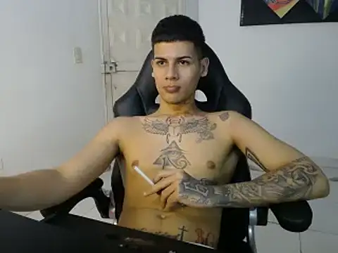 Snapshot of Clyde019 chatting on February 2025 08:05:01 AM Clyde019 online show from February 2025 08:05:01 AM