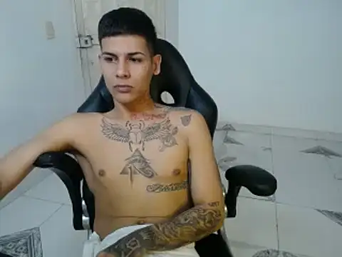 Snapshot of Clyde019 chatting on February 2025 10:48:01 PM Clyde019 online show from February 2025 10:48:01 PM