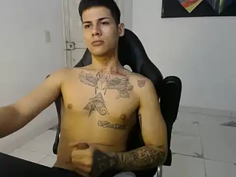 Snapshot of Clyde019 chatting on February 2025 06:10:02 PM Clyde019 online show from February 2025 06:10:02 PM