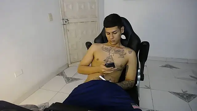 Snapshot of Clyde019 chatting on February 2025 08:03:02 PM Clyde019 online show from February 2025 08:03:02 PM