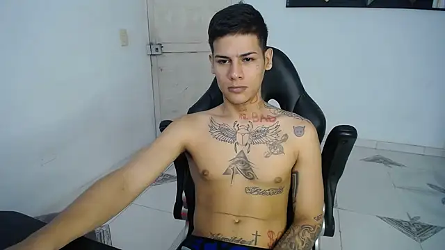 Snapshot of Clyde019 chatting on February 2025 02:59:02 PM Clyde019 online show from February 2025 02:59:02 PM