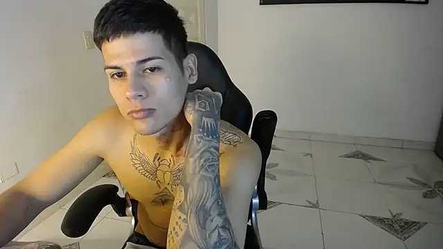 Snapshot of Clyde019 chatting on February 2025 01:55:01 AM Clyde019 online show from February 2025 01:55:01 AM