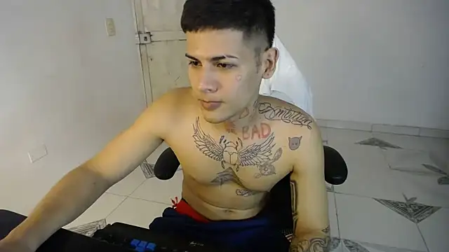 Snapshot of Clyde019 chatting on February 2025 05:15:02 PM Clyde019 online show from February 2025 05:15:02 PM