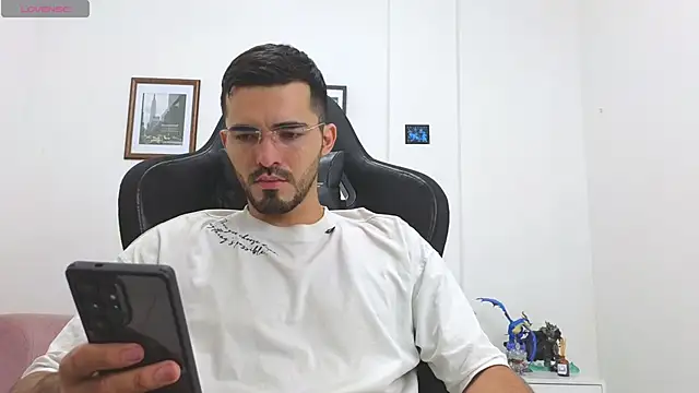 Massimoo 07 online show from October 2025 04:02:02 PM