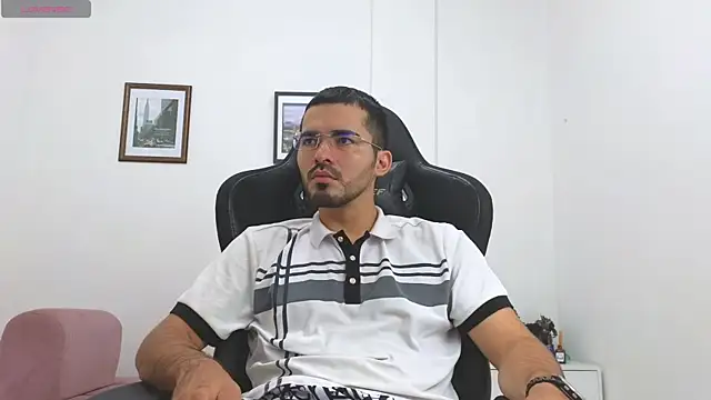 Massimoo 07 online show from December 2025 02:37:02 PM