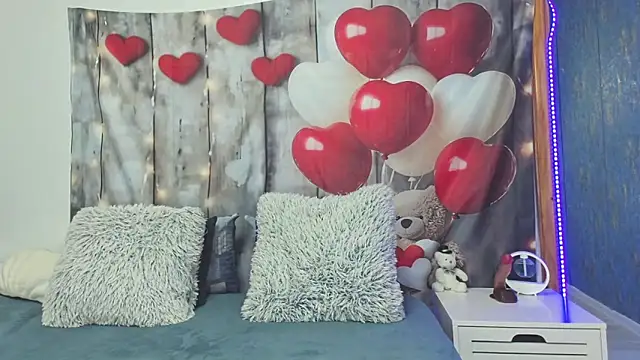 EmaLowe online show from September 2025 03:21:01 AM