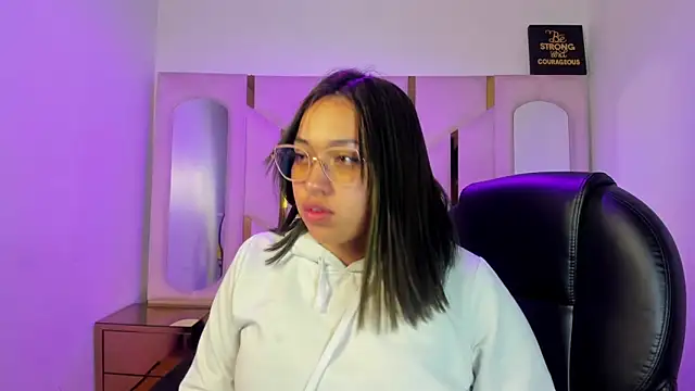 Snapshot of IsabellRodriguez18 chatting on April 2026 03:45:02 AM IsabellRodriguez18 online show from April 2026 03:45:02 AM