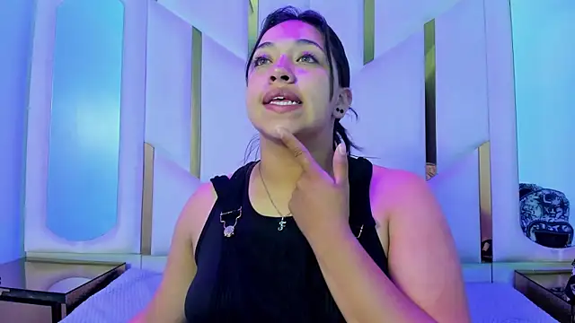 Snapshot of IsabellRodriguez18 chatting on April 2026 04:04:02 AM IsabellRodriguez18 online show from April 2026 04:04:02 AM