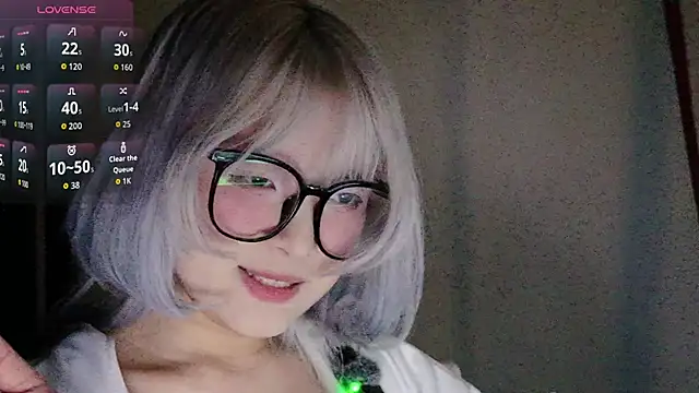 Snapshot of Yu_UwU_ chatting on October 2025 01:23:04 PM Yu UwU  online show from October 2025 01:23:04 PM