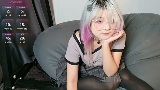 Yu UwU  online show from January 2026 01:48:02 PM