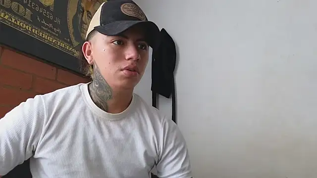 Snapshot of Thiago_x_Sahara chatting on February 2025 12:50:02 PM Thiago x Sahara online show from February 2025 12:50:02 PM