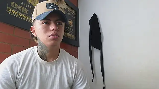 Snapshot of Thiago_x_Sahara chatting on February 2025 01:09:02 PM Thiago x Sahara online show from February 2025 01:09:02 PM