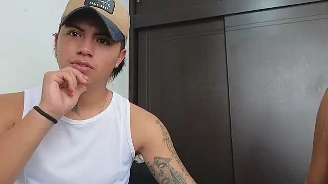 Snapshot of Thiago_x_Sahara chatting on February 2025 02:54:02 PM Thiago x Sahara online show from February 2025 02:54:02 PM