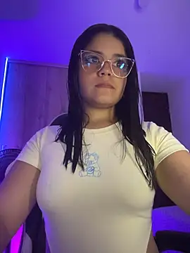 Snapshot of pretty_angela1 chatting on June 2026 06:23:01 AM pretty angela1 online show from June 2026 06:23:01 AM