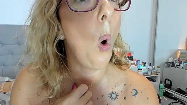 1royalpussy online show from December 2024 12:45:01 PM