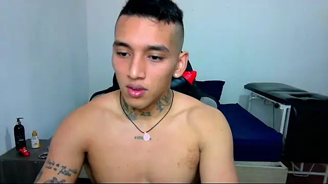 Snapshot of David_Adams2003 chatting on January 2025 02:25:02 PM David Adams2003 online show from January 2025 02:25:02 PM