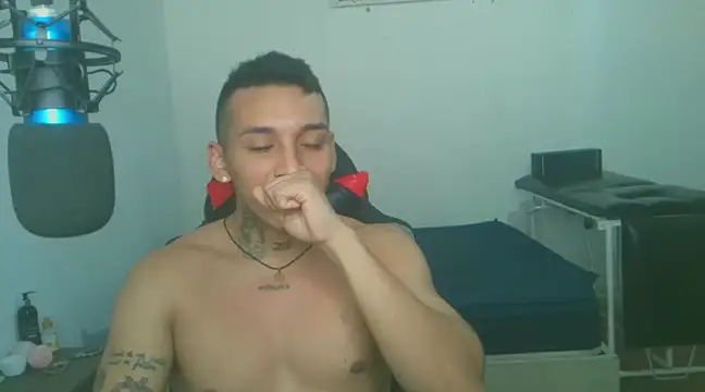 Snapshot of David_Adams2003 chatting on January 2025 01:19:02 PM David Adams2003 online show from January 2025 01:19:02 PM