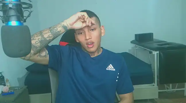 Snapshot of David_Adams2003 chatting on January 2025 10:06:01 PM David Adams2003 online show from January 2025 10:06:01 PM