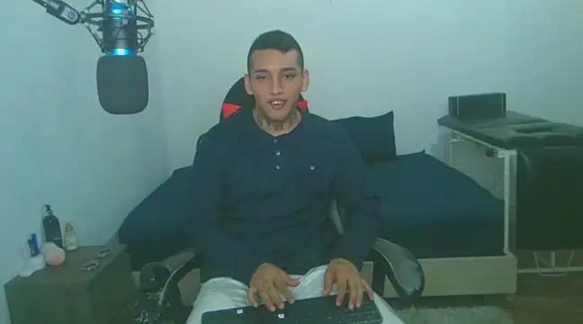 Snapshot of David_Adams2003 chatting on January 2025 02:04:01 PM David Adams2003 online show from January 2025 02:04:01 PM